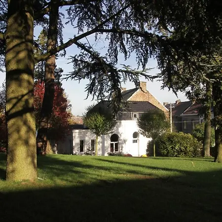 Holiday home Gite De La Conciergerie Du Cheval Blanc