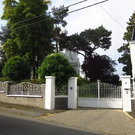 De La Conciergerie Du Cheval Blanc *