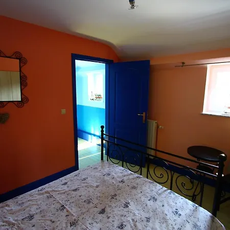 Holiday home Gite De La Conciergerie Du Cheval Blanc