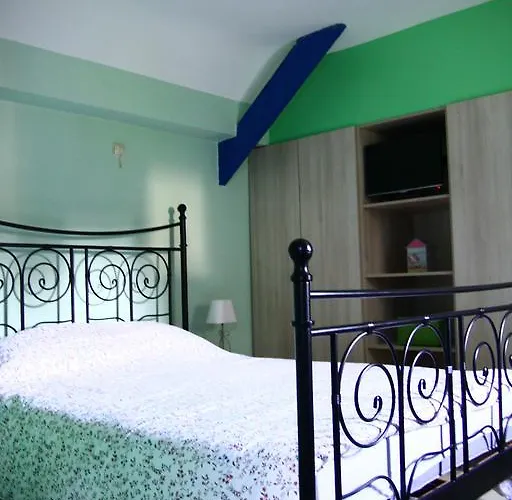 Gite De La Conciergerie Du Cheval Blanc Holiday home *