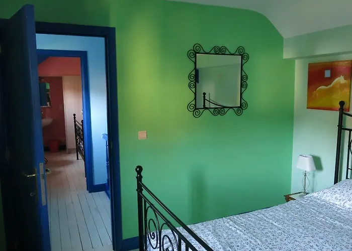 Holiday home Gite De La Conciergerie Du Cheval Blanc